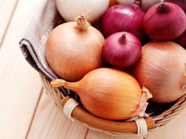 شش خاصیت معجزه آسای پیاز برای سالمندان